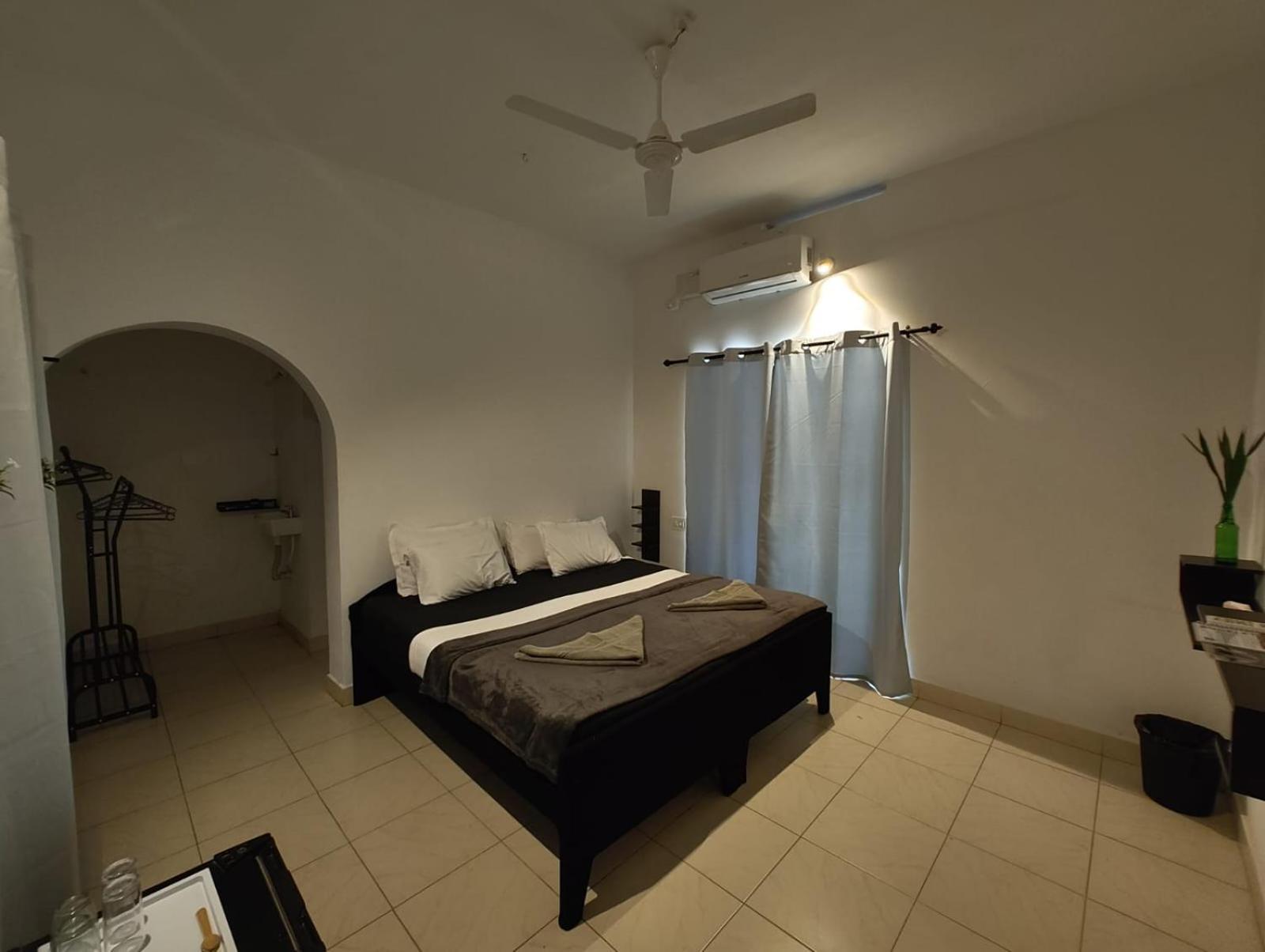 Satta Beach Deluxe Varkala Værelse billede