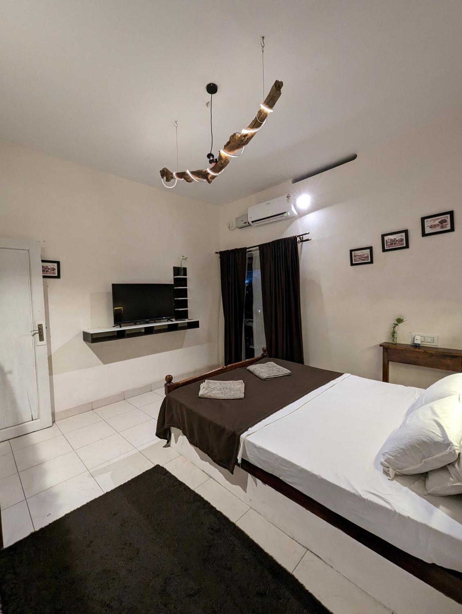 Satta Beach Deluxe Varkala Værelse billede