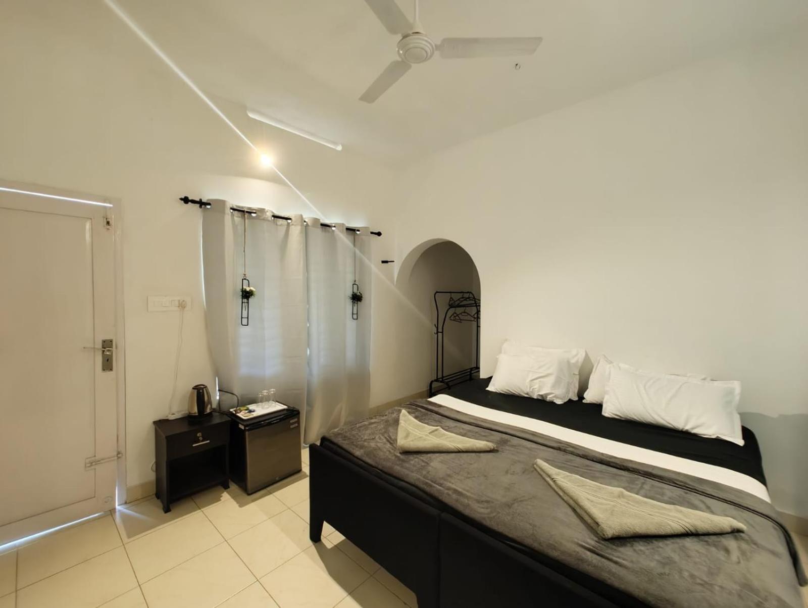 Satta Beach Deluxe Varkala Værelse billede